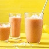 Smoothie à la banane, à la carotte, au gingembre et à la cannelle