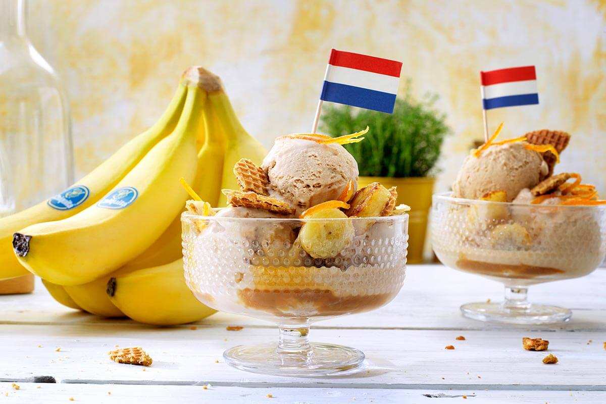 Glace à la cannelle avec banane Chiquita et Stroopwafel néerlandaise croustillante