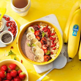 Smoothie bowl protéiné végétalien à la fraise et à la banane Chiquita