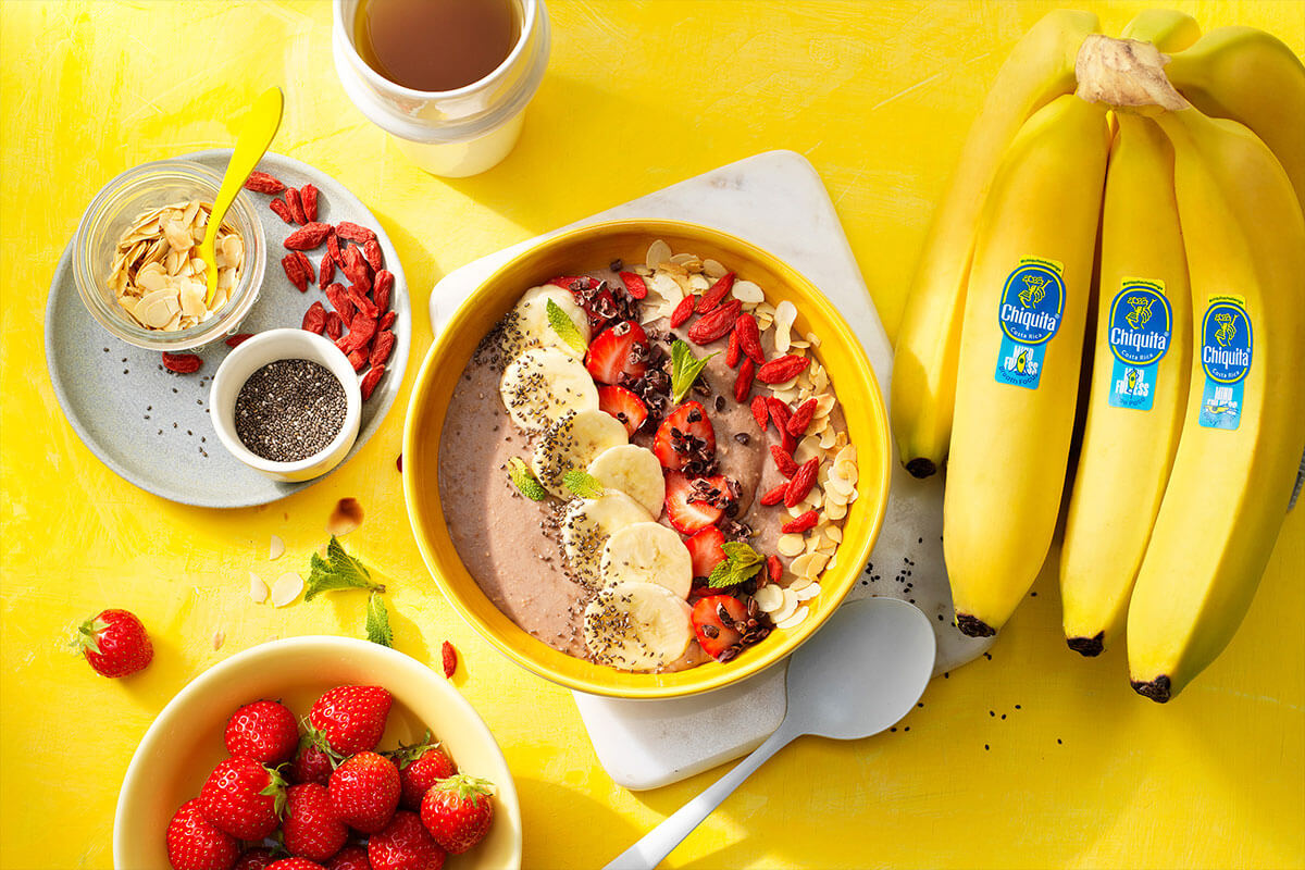 Smoothie bowl protéiné végétalien à la fraise et à la banane Chiquita