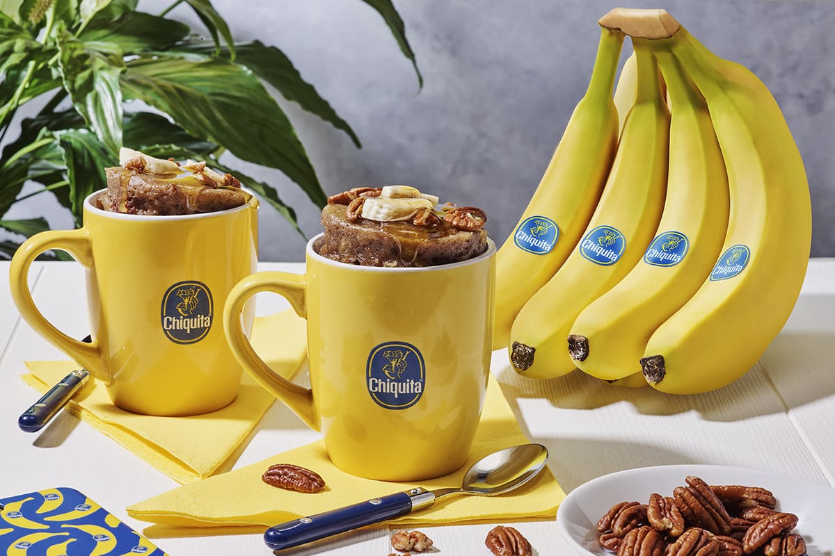Mug cake à la banane Chiquita, aux noix de pécan et au sirop d’érable