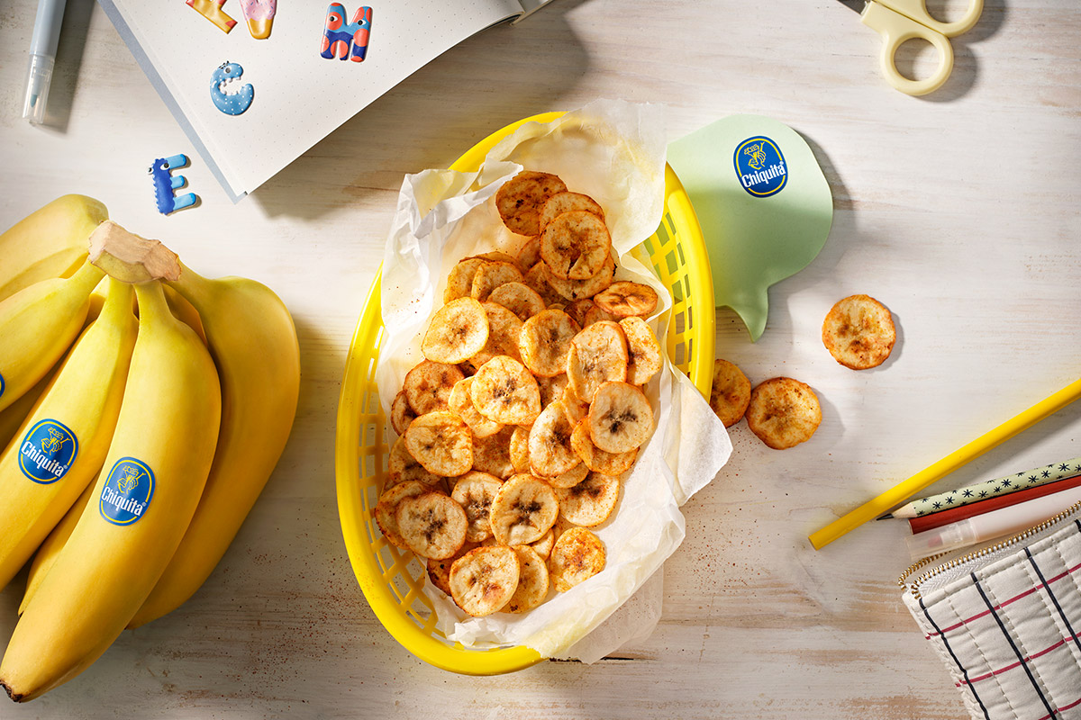 Chips de banane légèrement salées cuites à la friteuse sans huile