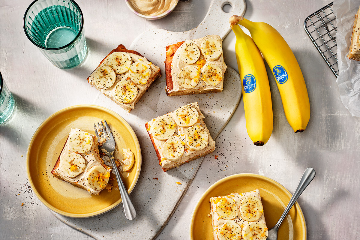 Gâteau à la banane et à l’orange avec glaçage au café