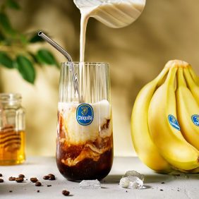 Café frappé à la banane avec du café infusé à froid