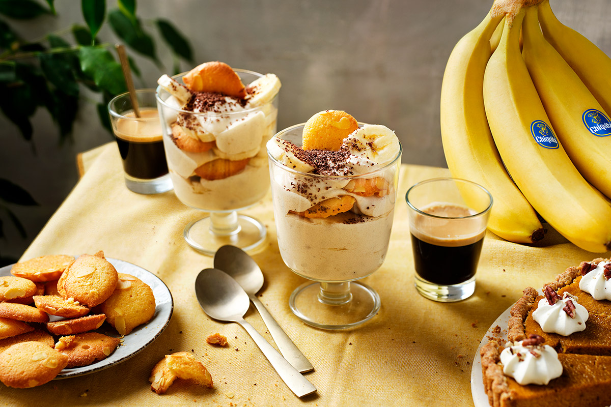 Pudding classique aux bananes et marrons et biscuits à la vanille et aux amandes