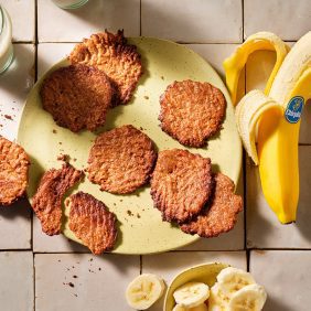 Biscuits à la banane et à la noix de coco au beurre d’amande végétalien