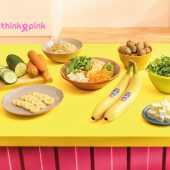 Bowl de Riz Complet aux Bananes Chiquita, Feta, Noix et Légumes Croquants