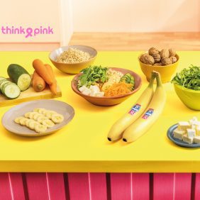 Bowl de Riz Complet aux Bananes Chiquita, Feta, Noix et Légumes Croquants