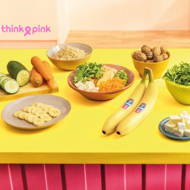 Bowl de Riz Complet aux Bananes Chiquita, Feta, Noix et Légumes Croquants