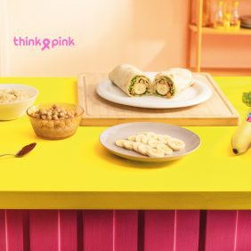 Wrap de Blé Complet à la Banane Chiquita, au Houmous et aux Pois Chiches Croquants