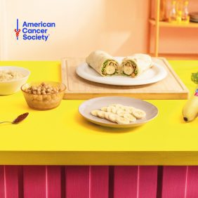 Wrap de Blé Complet à la Banane Chiquita, au Houmous et aux Pois Chiches Croquants